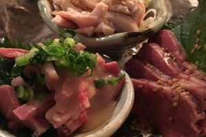 お初天神 裏参道の人気店に潜入。激ウマ焼とん＆豚モツでヒーハー！