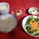 ごはん、小鉢、サラダ、スープ